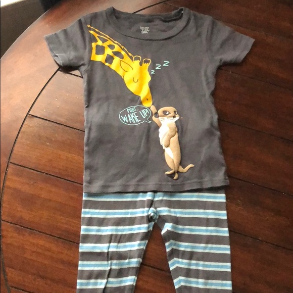Carter’s Pajama Set - Picture 2 of 5